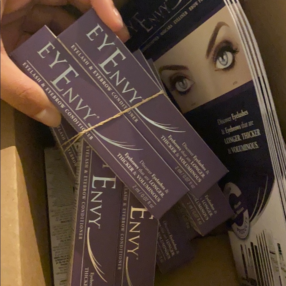 COPY - Eyenvy 2ml lash and brow growth serum - Picture 2 of 3